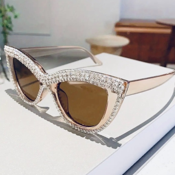 Rhinestone Bling Cat Eye Sunglasses in Champaign Brand New - Picture 3 of 12